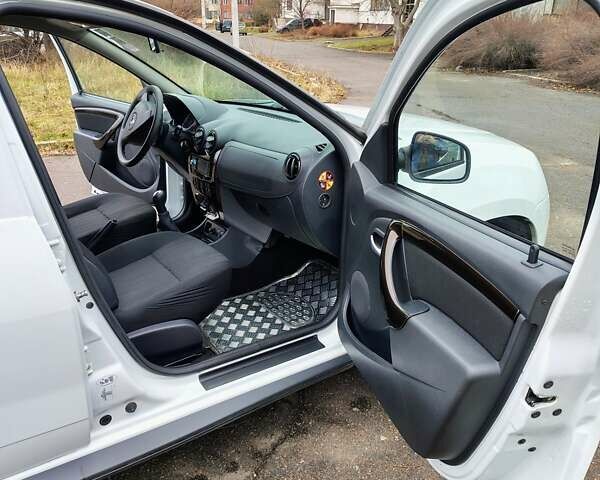Білий Дачія Duster, об'ємом двигуна 1.6 л та пробігом 201 тис. км за 8300 $, фото 5 на Automoto.ua