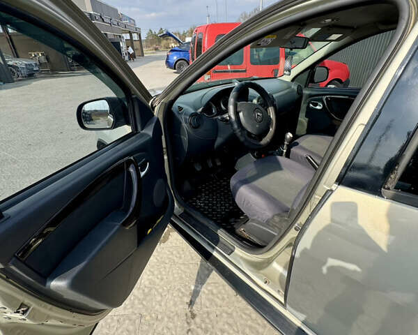 Белый Дачия Duster, объемом двигателя 1.5 л и пробегом 460 тыс. км за 8000 $, фото 9 на Automoto.ua