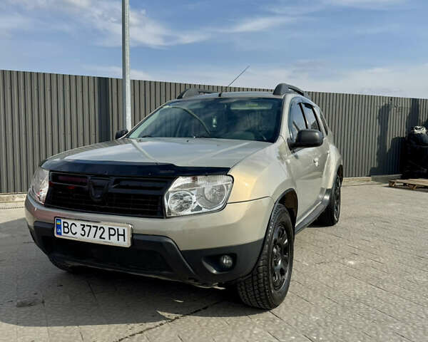 Белый Дачия Duster, объемом двигателя 1.5 л и пробегом 460 тыс. км за 8000 $, фото 1 на Automoto.ua
