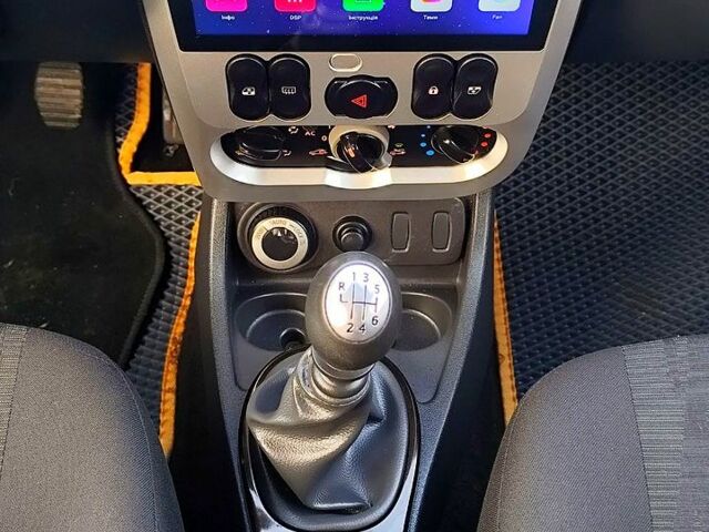 Білий Дачія Duster, об'ємом двигуна 1.5 л та пробігом 168 тис. км за 10700 $, фото 7 на Automoto.ua