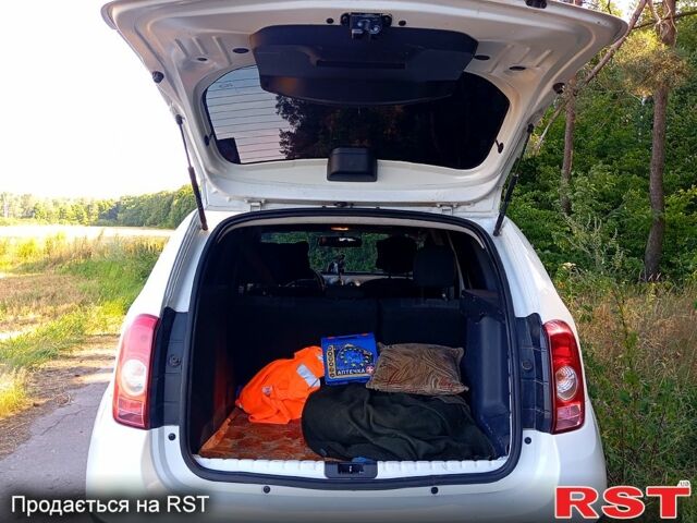 Белый Дачия Duster, объемом двигателя 1.6 л и пробегом 202 тыс. км за 8450 $, фото 5 на Automoto.ua
