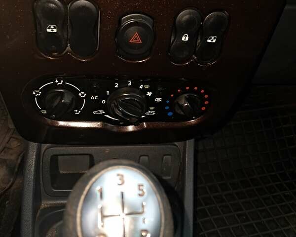 Білий Дачія Duster, об'ємом двигуна 1.6 л та пробігом 180 тис. км за 8200 $, фото 5 на Automoto.ua