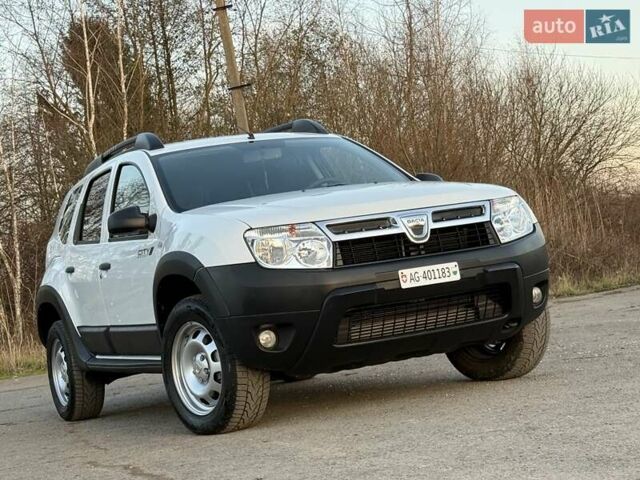 Білий Дачія Duster, об'ємом двигуна 1.5 л та пробігом 182 тис. км за 8999 $, фото 1 на Automoto.ua