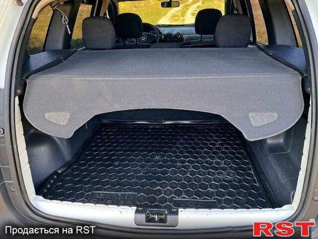 Белый Дачия Duster, объемом двигателя 1.6 л и пробегом 170 тыс. км за 8000 $, фото 13 на Automoto.ua