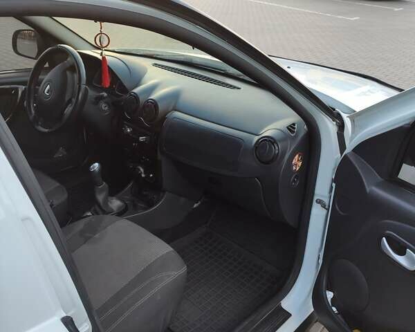Білий Дачія Duster, об'ємом двигуна 1.6 л та пробігом 181 тис. км за 8700 $, фото 17 на Automoto.ua