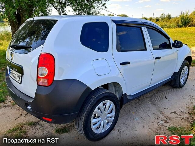 Белый Дачия Duster, объемом двигателя 1.6 л и пробегом 170 тыс. км за 8000 $, фото 2 на Automoto.ua