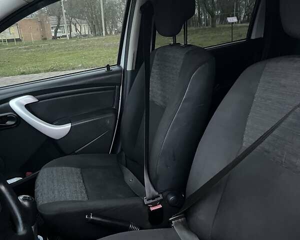 Белый Дачия Duster, объемом двигателя 1.5 л и пробегом 274 тыс. км за 7400 $, фото 7 на Automoto.ua