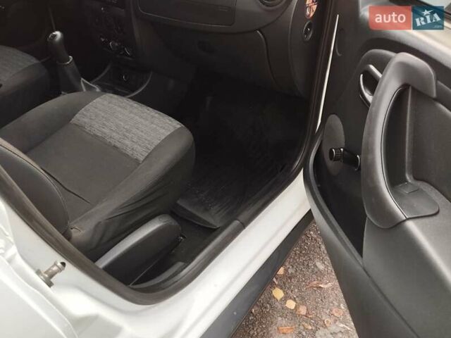 Белый Дачия Duster, объемом двигателя 1.6 л и пробегом 220 тыс. км за 7199 $, фото 14 на Automoto.ua
