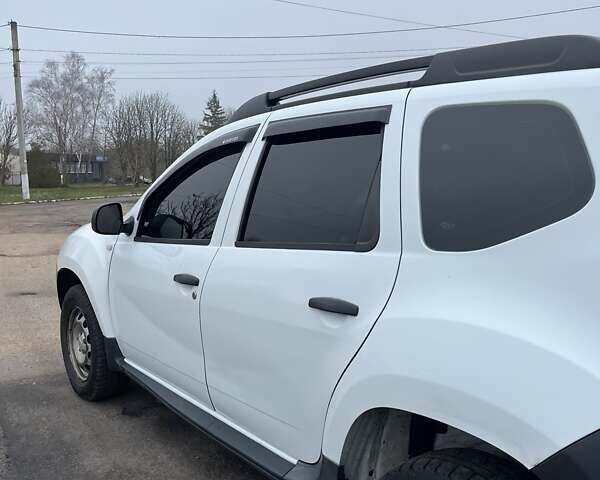 Белый Дачия Duster, объемом двигателя 1.5 л и пробегом 274 тыс. км за 7400 $, фото 3 на Automoto.ua