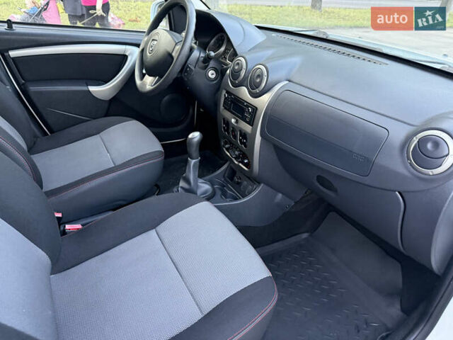 Белый Дачия Duster, объемом двигателя 1.6 л и пробегом 213 тыс. км за 6699 $, фото 21 на Automoto.ua