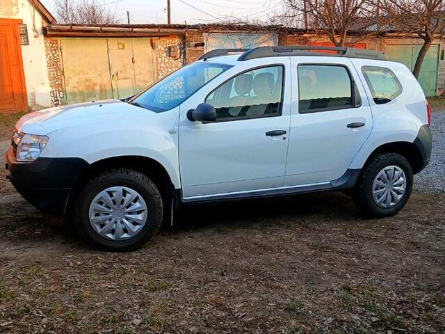 Белый Дачия Duster, объемом двигателя 15 л и пробегом 276 тыс. км за 9500 $, фото 2 на Automoto.ua