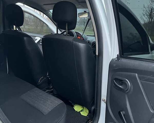 Белый Дачия Duster, объемом двигателя 1.5 л и пробегом 274 тыс. км за 7400 $, фото 16 на Automoto.ua