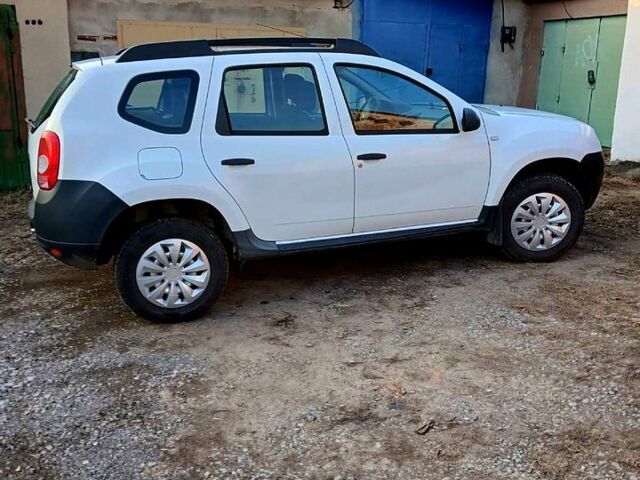 Белый Дачия Duster, объемом двигателя 15 л и пробегом 276 тыс. км за 9500 $, фото 4 на Automoto.ua