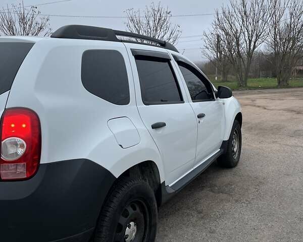 Белый Дачия Duster, объемом двигателя 1.5 л и пробегом 274 тыс. км за 7400 $, фото 2 на Automoto.ua