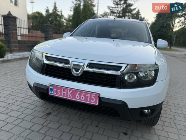 Белый Дачия Duster, объемом двигателя 1.6 л и пробегом 213 тыс. км за 6699 $, фото 1 на Automoto.ua