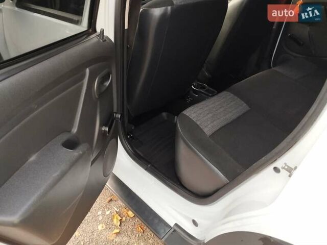 Белый Дачия Duster, объемом двигателя 1.6 л и пробегом 220 тыс. км за 7199 $, фото 11 на Automoto.ua
