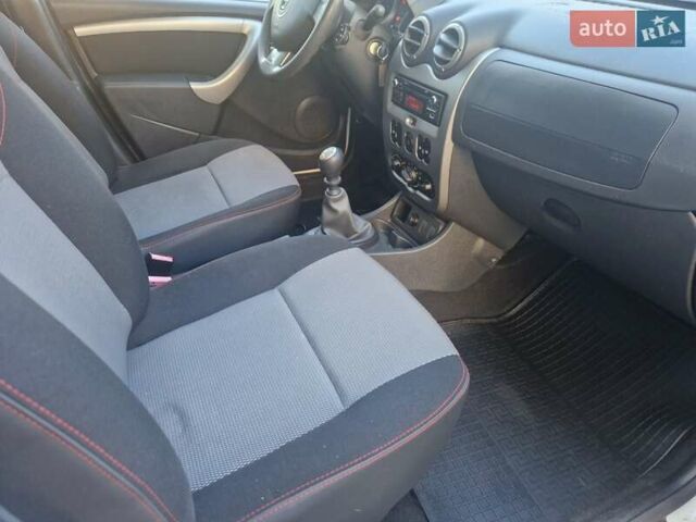 Білий Дачія Duster, об'ємом двигуна 1.5 л та пробігом 207 тис. км за 8900 $, фото 10 на Automoto.ua