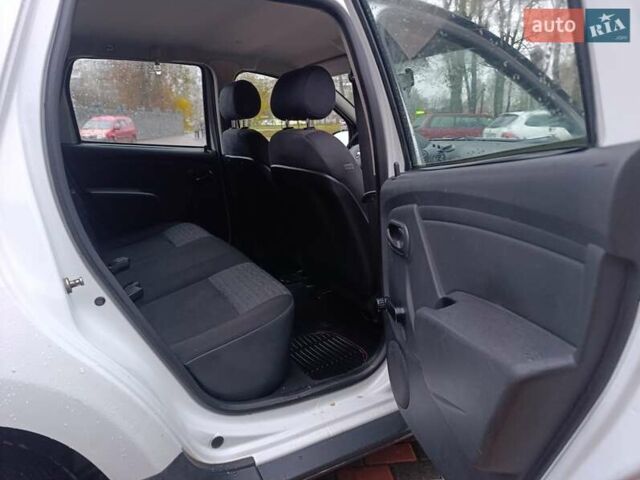Белый Дачия Duster, объемом двигателя 1.6 л и пробегом 227 тыс. км за 7777 $, фото 18 на Automoto.ua