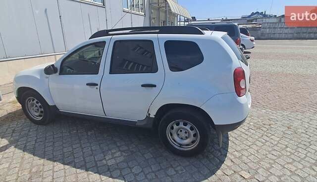 Белый Дачия Duster, объемом двигателя 1.5 л и пробегом 403 тыс. км за 7500 $, фото 1 на Automoto.ua