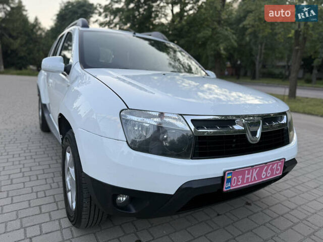 Белый Дачия Duster, объемом двигателя 1.6 л и пробегом 213 тыс. км за 6699 $, фото 2 на Automoto.ua