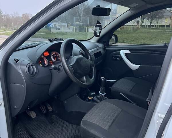 Белый Дачия Duster, объемом двигателя 1.5 л и пробегом 274 тыс. км за 7400 $, фото 5 на Automoto.ua