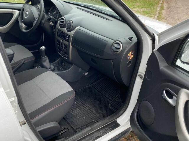 Білий Дачія Duster, об'ємом двигуна 1.6 л та пробігом 223 тис. км за 6899 $, фото 14 на Automoto.ua