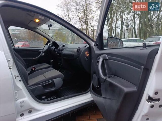 Белый Дачия Duster, объемом двигателя 1.6 л и пробегом 227 тыс. км за 7777 $, фото 14 на Automoto.ua