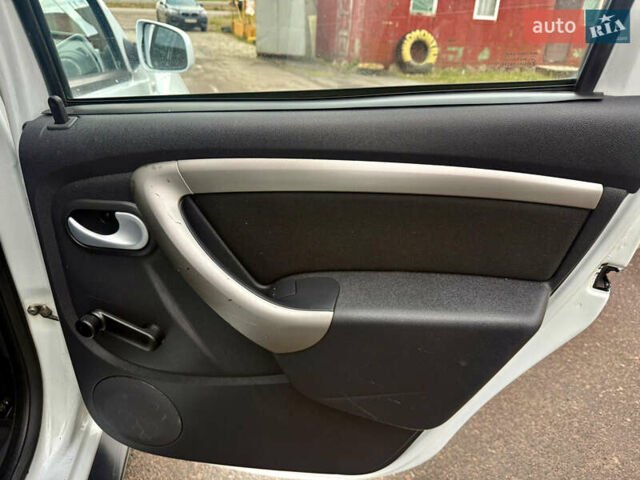 Дачия Duster 2013 в Ровно на Automoto.ua Белый Дачия Duster, объемом двигателя 1.6 л и пробегом 213 тыс. км за 7699 $, фото 25 на Automoto.ua