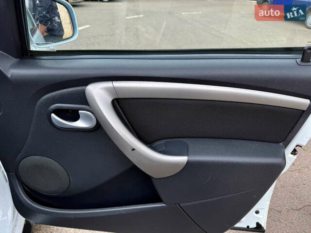Білий Дачія Duster, об'ємом двигуна 1.6 л та пробігом 212 тис. км за 7299 $, фото 23 на Automoto.ua
