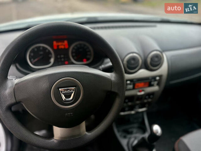 Дачия Duster 2013 в Ровно на Automoto.ua Белый Дачия Duster, объемом двигателя 1.6 л и пробегом 213 тыс. км за 7699 $, фото 18 на Automoto.ua