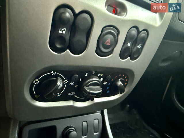 Дачия Duster 2013 в Ровно на Automoto.ua Белый Дачия Duster, объемом двигателя 1.6 л и пробегом 213 тыс. км за 7699 $, фото 19 на Automoto.ua