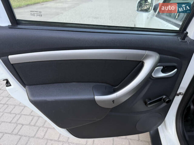 Белый Дачия Duster, объемом двигателя 1.6 л и пробегом 213 тыс. км за 6699 $, фото 16 на Automoto.ua