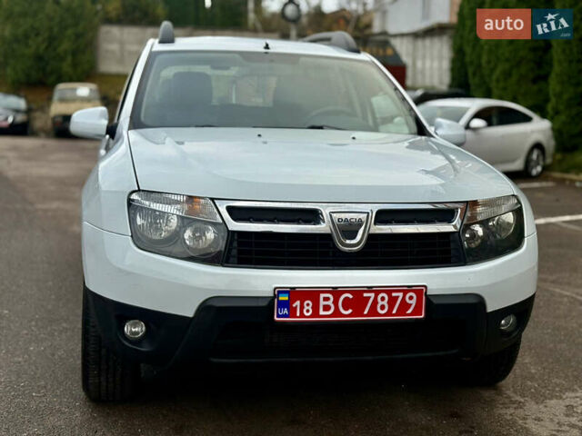 Дачия Duster 2013 в Ровно на Automoto.ua Белый Дачия Duster, объемом двигателя 1.6 л и пробегом 213 тыс. км за 7699 $, фото 2 на Automoto.ua