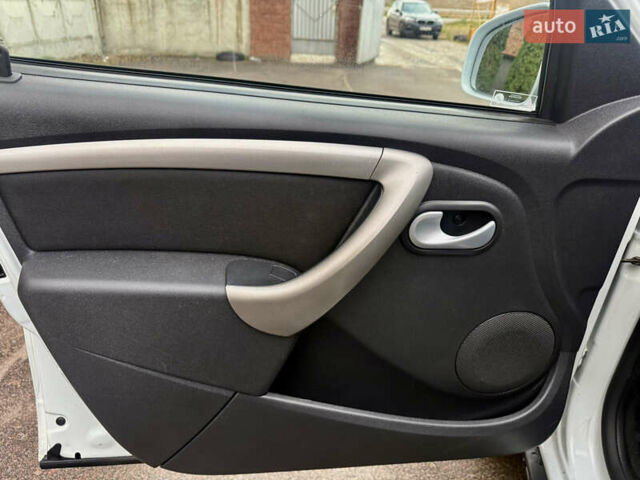 Дачия Duster 2013 в Ровно на Automoto.ua Белый Дачия Duster, объемом двигателя 1.6 л и пробегом 213 тыс. км за 7699 $, фото 17 на Automoto.ua