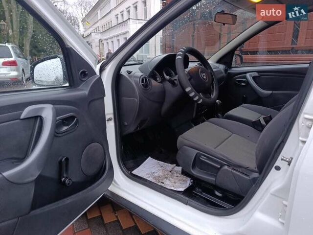 Белый Дачия Duster, объемом двигателя 1.6 л и пробегом 227 тыс. км за 7777 $, фото 11 на Automoto.ua