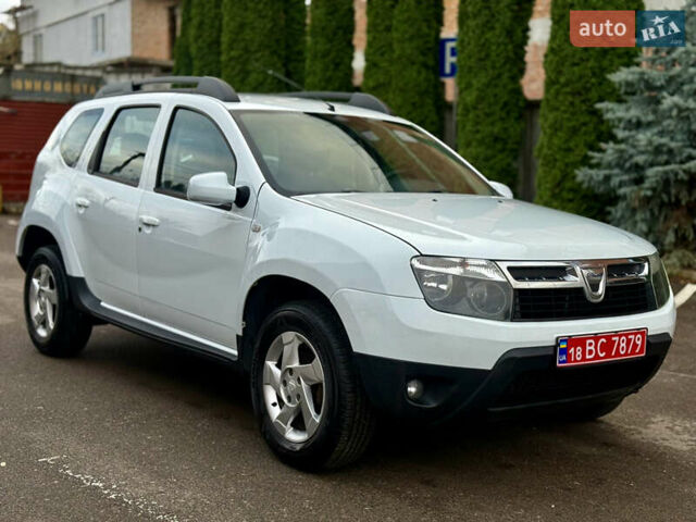 Дачия Duster 2013 в Ровно на Automoto.ua Белый Дачия Duster, объемом двигателя 1.6 л и пробегом 213 тыс. км за 7699 $, фото 3 на Automoto.ua