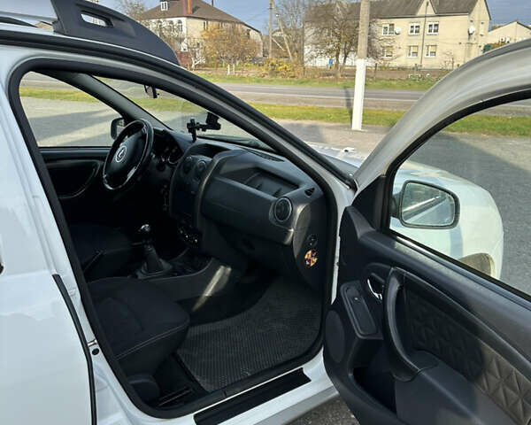 Белый Дачия Duster, объемом двигателя 1.5 л и пробегом 233 тыс. км за 10500 $, фото 13 на Automoto.ua