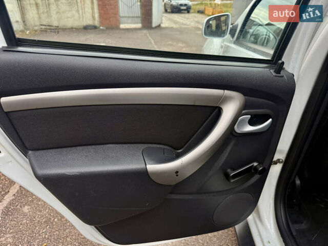 Дачия Duster 2013 в Ровно на Automoto.ua Белый Дачия Duster, объемом двигателя 1.6 л и пробегом 213 тыс. км за 7699 $, фото 22 на Automoto.ua