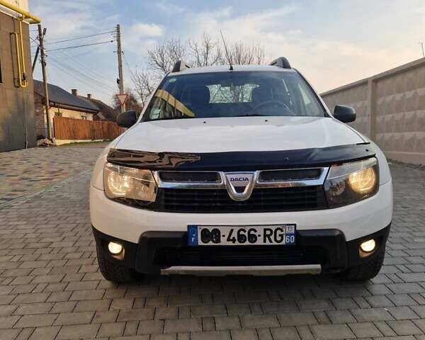 Белый Дачия Duster, объемом двигателя 1.5 л и пробегом 201 тыс. км за 8900 $, фото 2 на Automoto.ua