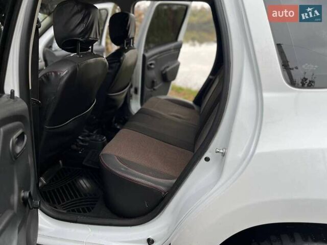Белый Дачия Duster, объемом двигателя 1.6 л и пробегом 220 тыс. км за 10600 $, фото 10 на Automoto.ua
