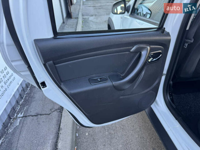 Білий Дачія Duster, об'ємом двигуна 1.6 л та пробігом 203 тис. км за 9950 $, фото 33 на Automoto.ua