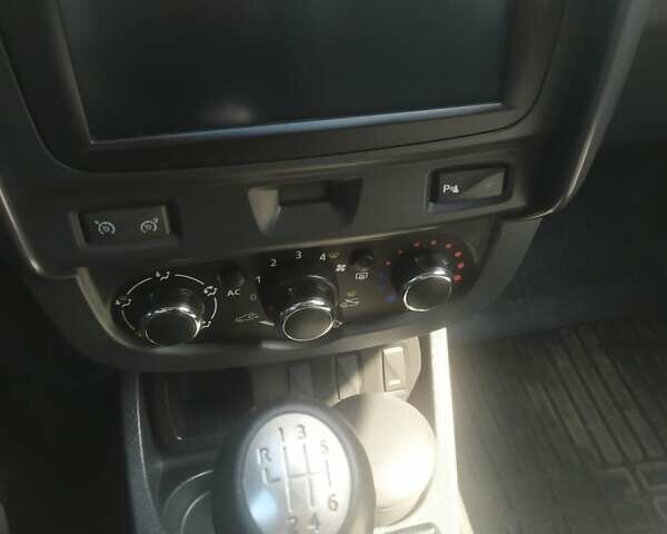 Белый Дачия Duster, объемом двигателя 1.2 л и пробегом 85 тыс. км за 8500 $, фото 29 на Automoto.ua