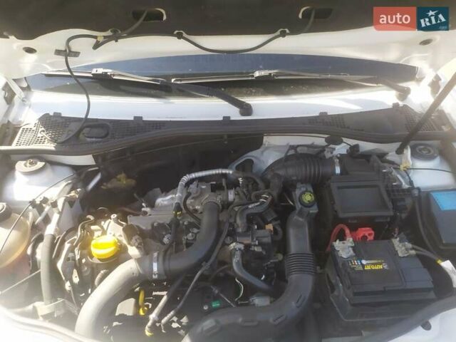 Белый Дачия Duster, объемом двигателя 1.2 л и пробегом 85 тыс. км за 8500 $, фото 13 на Automoto.ua