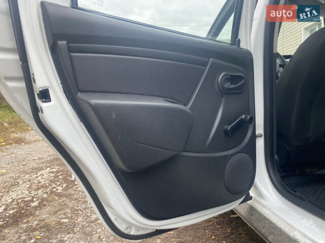 Белый Дачия Duster, объемом двигателя 1.5 л и пробегом 263 тыс. км за 9800 $, фото 6 на Automoto.ua