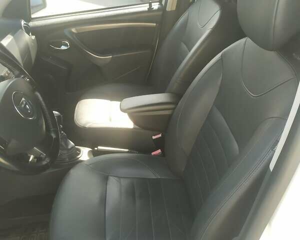 Белый Дачия Duster, объемом двигателя 1.2 л и пробегом 85 тыс. км за 8500 $, фото 25 на Automoto.ua