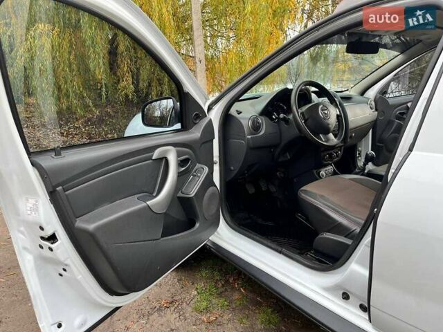 Белый Дачия Duster, объемом двигателя 1.6 л и пробегом 220 тыс. км за 10600 $, фото 12 на Automoto.ua