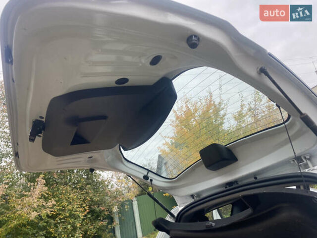 Белый Дачия Duster, объемом двигателя 1.5 л и пробегом 263 тыс. км за 9800 $, фото 17 на Automoto.ua