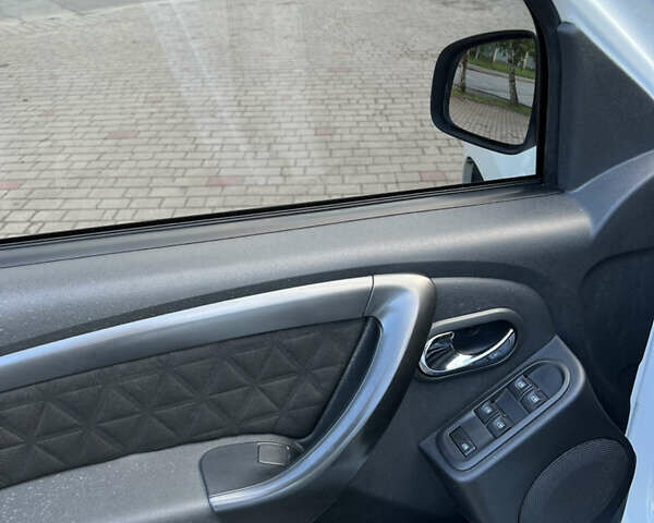 Білий Дачія Duster, об'ємом двигуна 1.2 л та пробігом 85 тис. км за 8900 $, фото 32 на Automoto.ua
