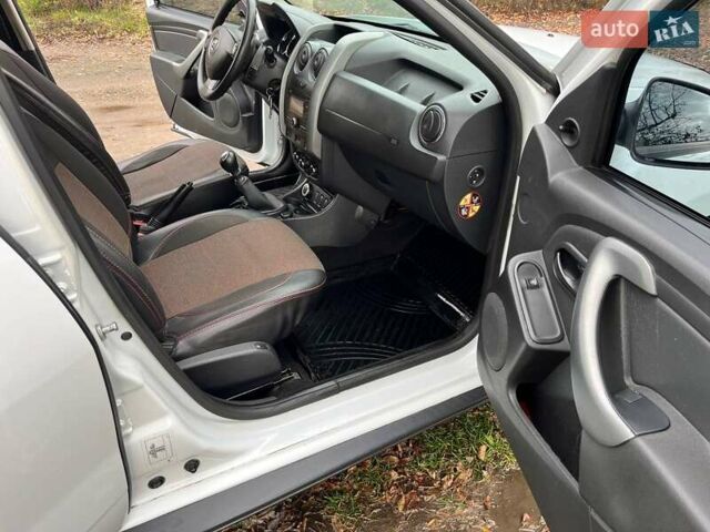 Белый Дачия Duster, объемом двигателя 1.6 л и пробегом 220 тыс. км за 10600 $, фото 15 на Automoto.ua