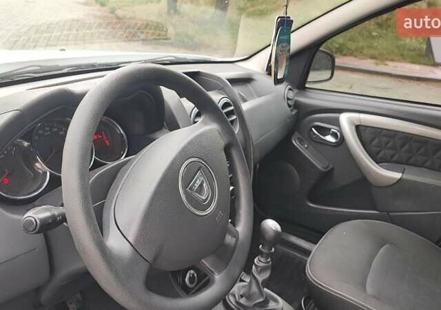Белый Дачия Duster, объемом двигателя 1.5 л и пробегом 186 тыс. км за 9950 $, фото 10 на Automoto.ua